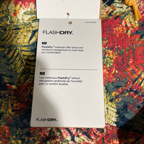 Brand new and perfect for Spring, The North Face camo leaf print anorak. - Picture 10 of 10